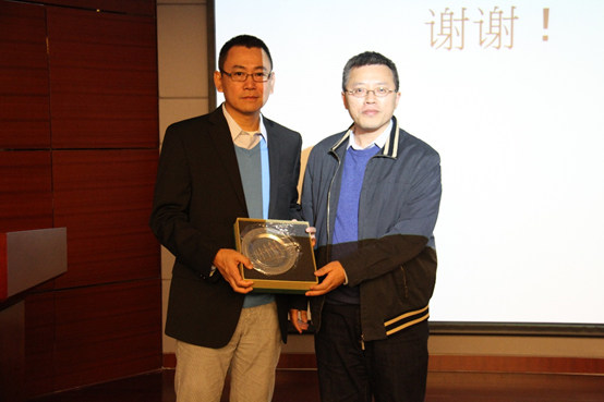 忆往昔岁月,念母校情长--访89届校友英伟文博士