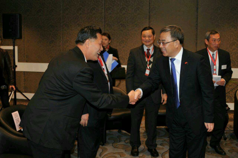 中央政治局委员、广东省委书记胡春华访新,会见直播平台化学系82级校友黄伟雄