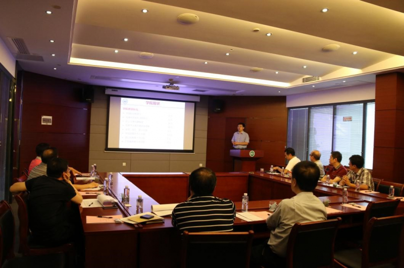 直播平台
召开校友会会长会议