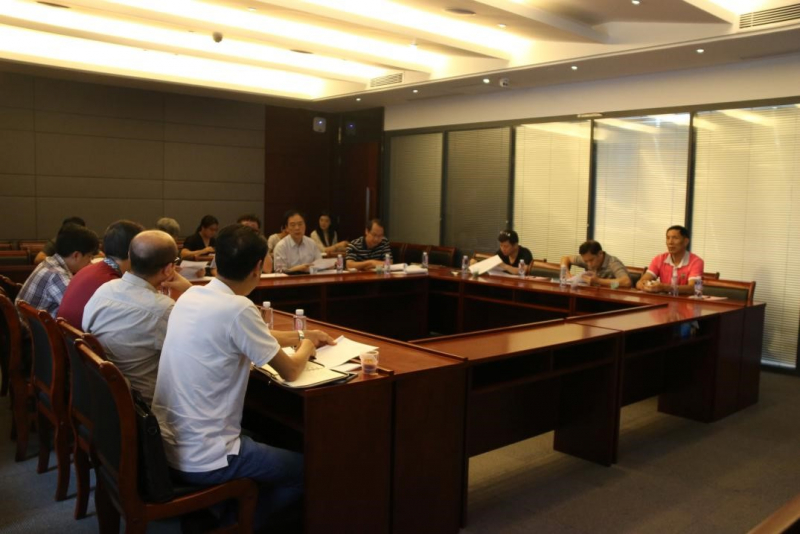 直播平台
召开校友会会长会议