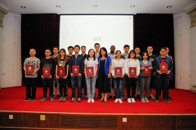 芙兰润心,志洁行芳——直播平台
物理学院、直播平台
2017年“芙兰励教奖学金” 颁奖典礼顺利举行