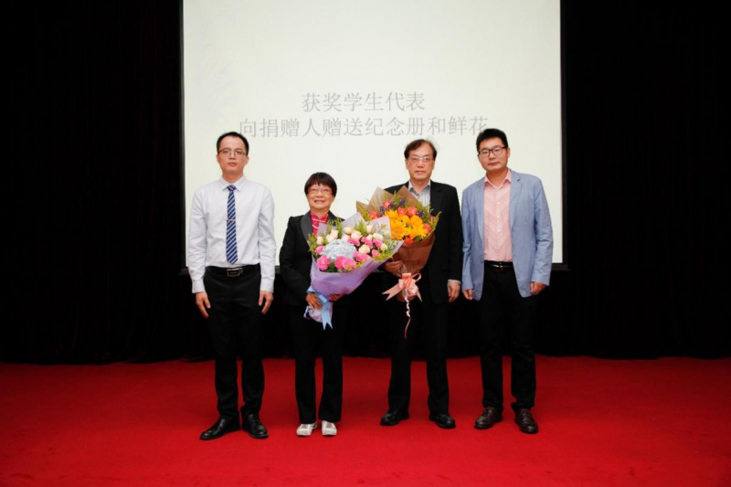 芙兰润心,志洁行芳——直播平台
物理学院、直播平台
2017年“芙兰励教奖学金” 颁奖典礼顺利举行