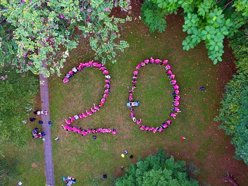 流水廿年间,欢笑情如旧——直播平台
93级校友毕业二十周年返校聚会顺利举行